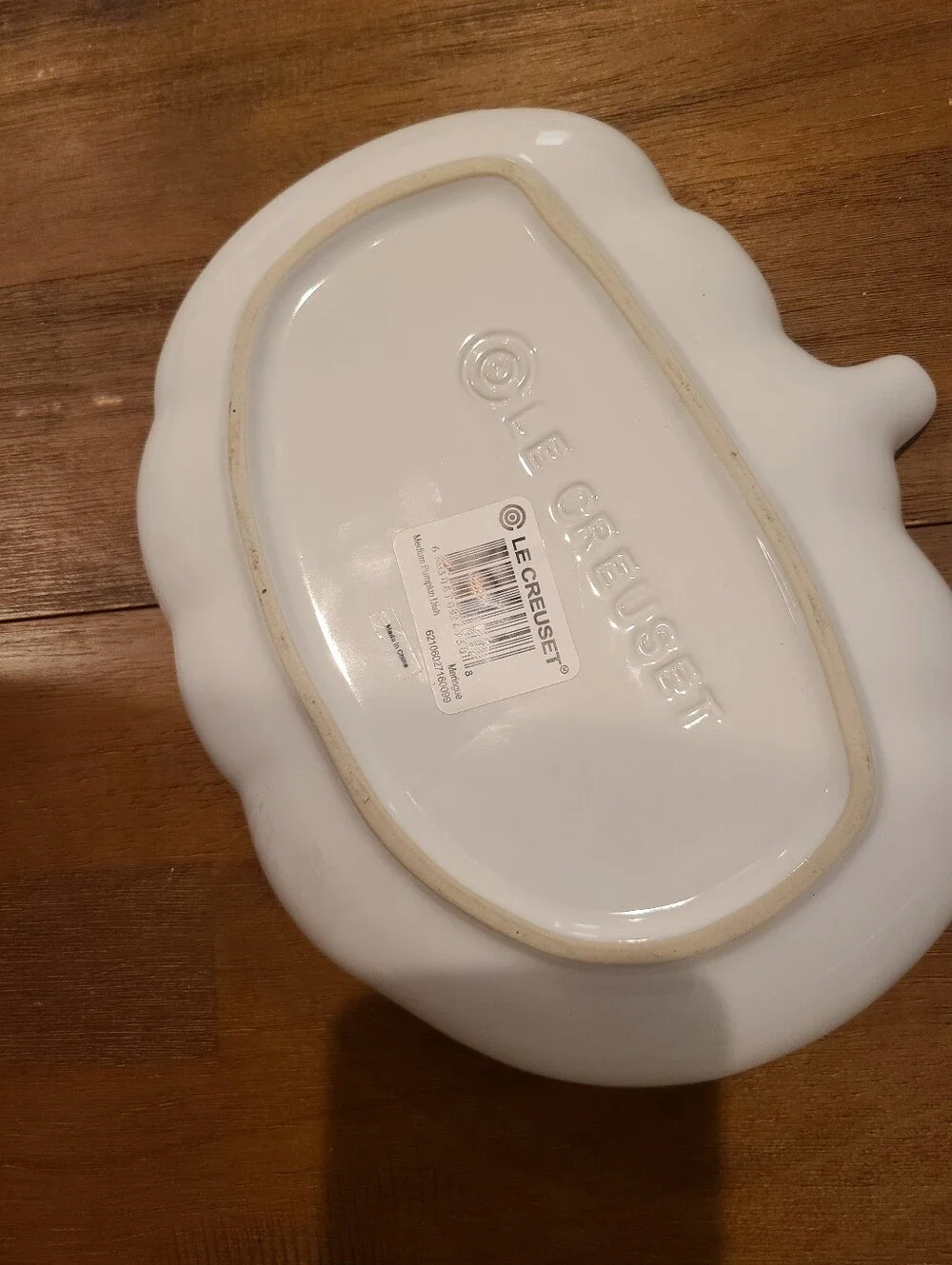 Le Creuset Meringue Medium Pumpkin Stoneware Dish - Picture 3 of 5